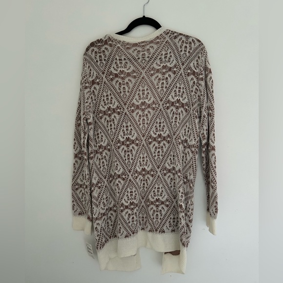 Beige Cardigan with lace-look all over it - Picture 2 of 3